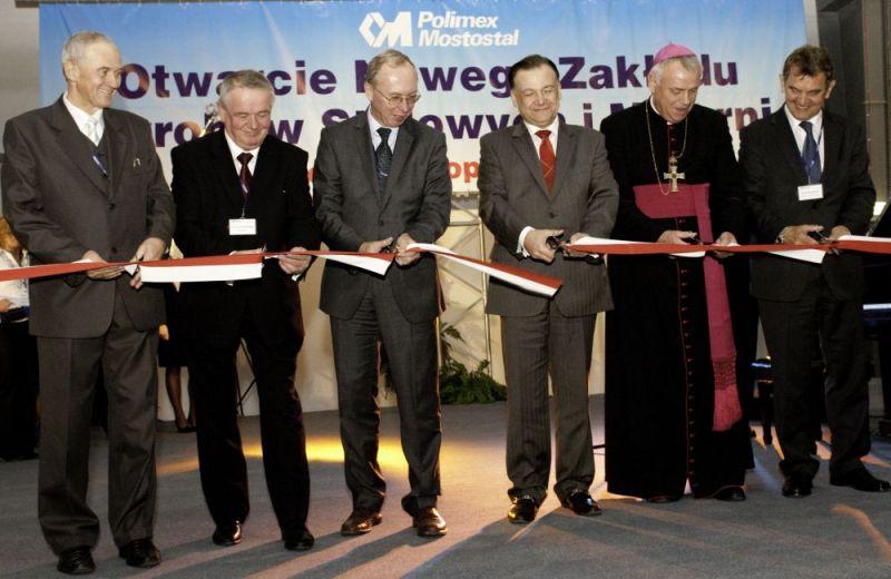 Uroczystego przecięcia wstęgi dokonują od lewej: Krzysztof Tchórzewski, Wojciech Kudelski, 
Jacek Kozłowski, Adam Struzik, Zbigniew Kiernikowski i Konrad Jaskóła  - fot. 