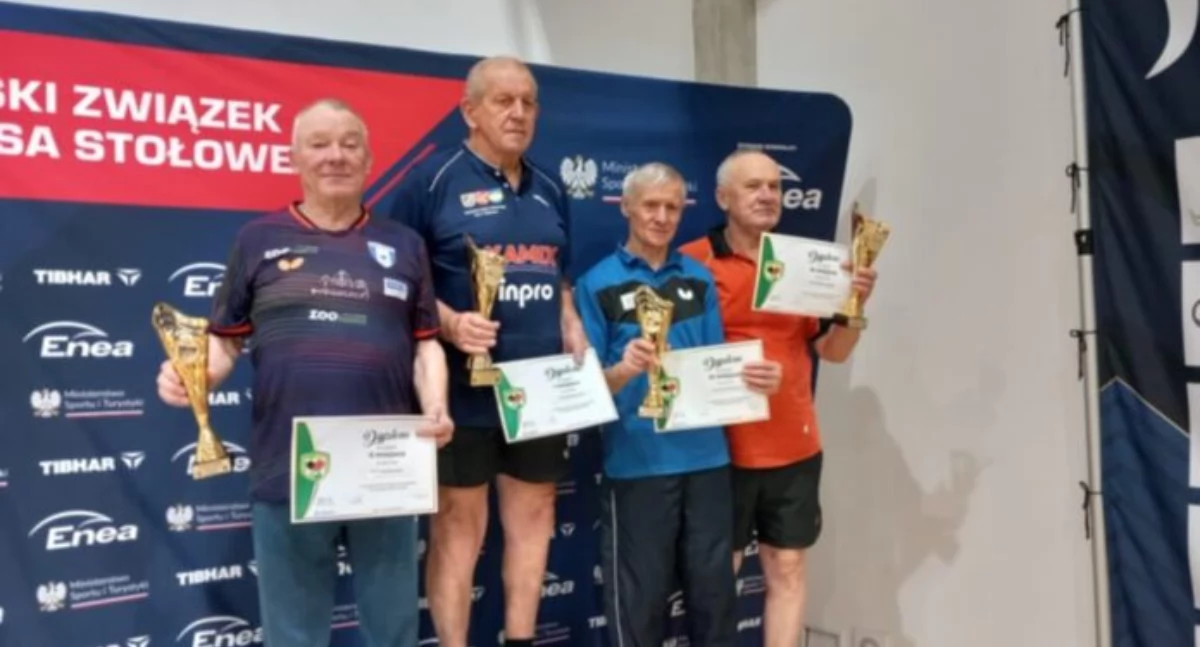 Tenis stołowy, Jerzy Głuchowski podium schodzi - zdjęcie, fotografia