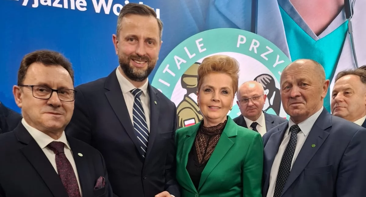 Od lewej: Starosta Adam Góral, minister Władysław Kosiniak-Kamysz, starosta Bożena Niedzielak i poseł Marek Sawicki