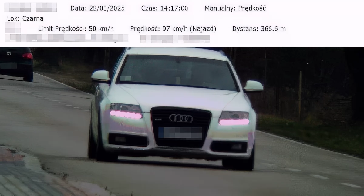 Zdjęcie zatrzymanego samochodu. Fot. KPP Łuków