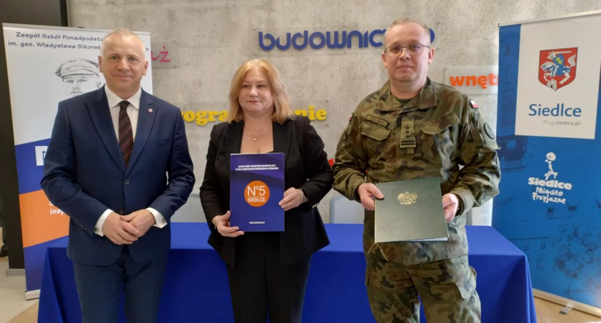 Zespół Szkół Ponadpodstawowych nr 5 podpisał umowę z Regionalnym Centrum Informatyki Olsztyn 