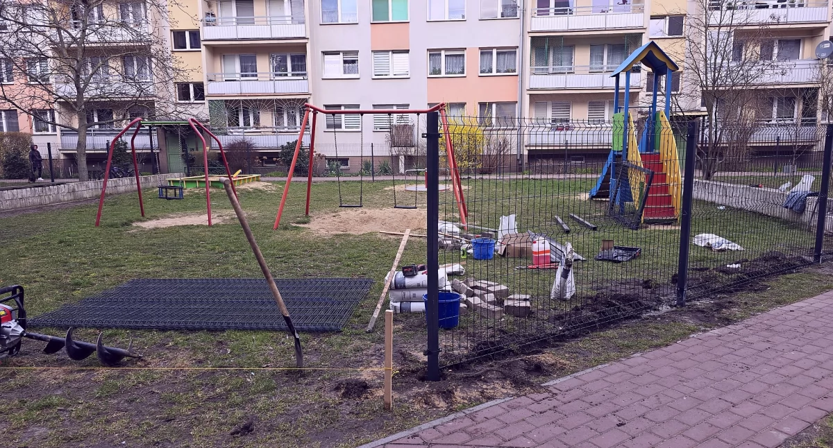 Zdjęcie grodzonego placu