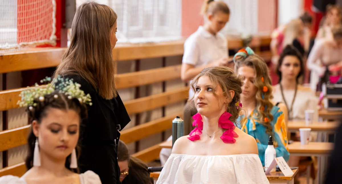 Edukacja, Ogólnopolski Konkurs Fryzjerski Budowlance czyli kreatywność talent hasłem Wiosna stylu - zdjęcie, fotografia