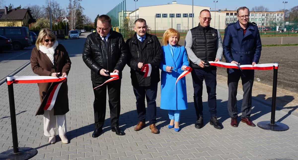 Oficjalne otwarcie zmodernizowanej ul. Szkolnej w Węgrowie.  fot. sej