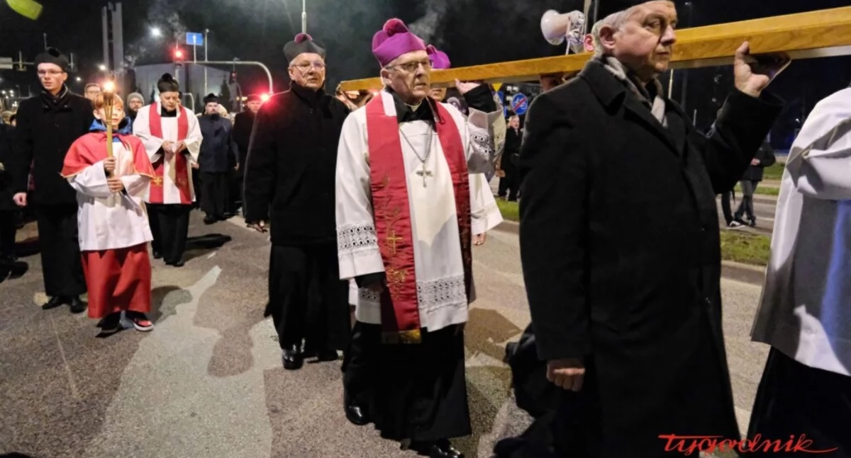 W ubiegłym roku Miejska Droga Krzyżowa prowadziła od parafii św. Józefa do katedry. Fot. Aga Król  