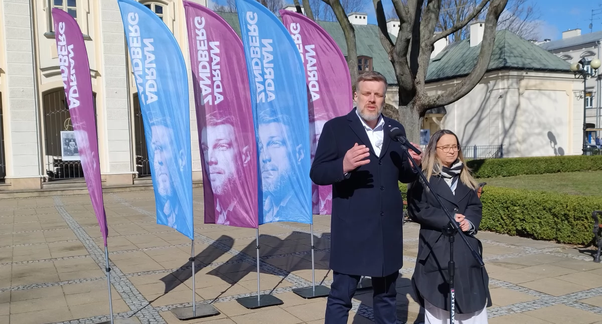 Adrian Zandberg mówił, że rząd powinien zadbać o odzyskanie samodzielności w wytwarzaniu podstawowych leków. 