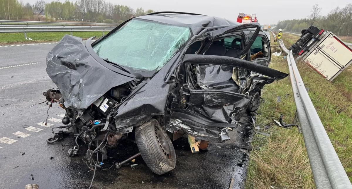 Zderzenie czterech pojazdów na A2 pod Cisiem. Jedna osoba poszkodowana - fot. dh Patryk Kozłowski OSP Debe Wielkie