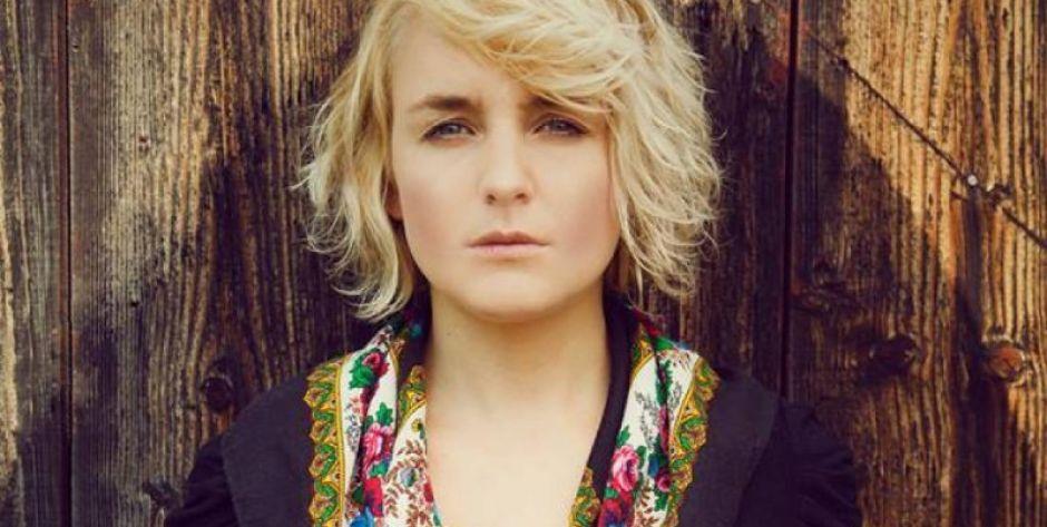 Małgorzata Szumska ze zdjęciem swoich dziadków, Janki i Staszka - fot. fot. arch. Małgorzaty Szumskiej