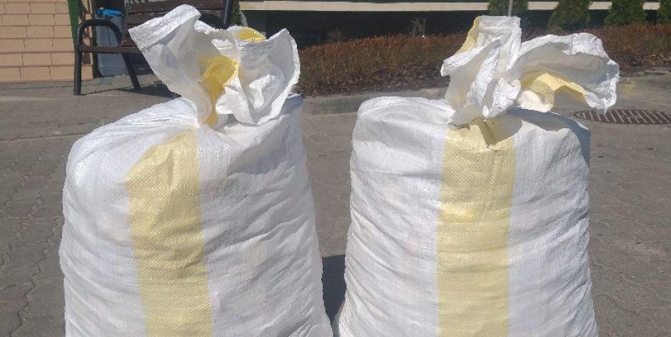 Dwa worki od Krasnoludków i mieszkańców bloku przy ul. 11 Listopada 16 w Siedlcach, fot. Ana