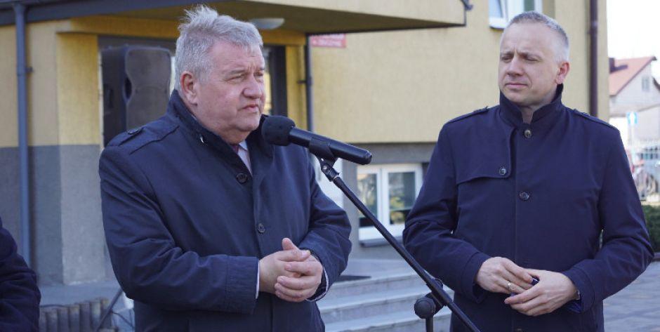 Wicewojewoda mazowiecki Sylwester Dąbrowski i wójt gm. Zbuczyn Tomasz Hapunowicz - fot. at