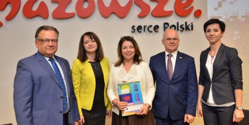 Adam Struzik i Janina Ewa Orzełowską z przedstwicielami władz powiatu węgrowskiego - starostą Ewą Besztak, wicestrostą Markiem Renikiem i skarbnik powiatu Anną Pawełas.  fot. Michał Słaby - fot. Michał Słaby