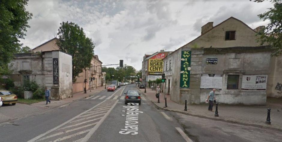 180 tys. złotych pozyskano na remont zabytkowych budynków, stanowiących pozostałości po historycznej bramie miejskiej w Siedlcach fot. Google Street View - fot. h