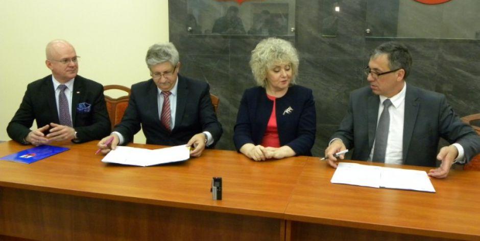 Od lewej: Marek Renik, Artur Skóra, Maria Koc i Marek Ryszka.   fot. sej