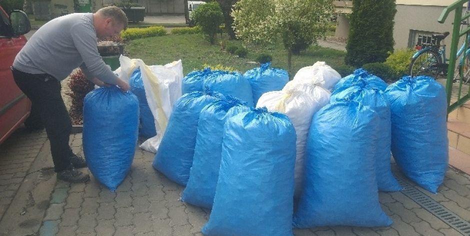 Pan Stefan odebrał dziś od nas nakrętki, fot. Ana
