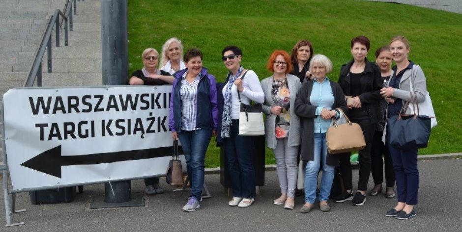 Pamiątkowa fotografia pracowników Miejskiej Biblioteki Publicznej w Siedlcach oraz bibliotek powiatu siedleckiego, fot. Jarosław Kurzawa - fot. fot. Jarosław Kurzawa