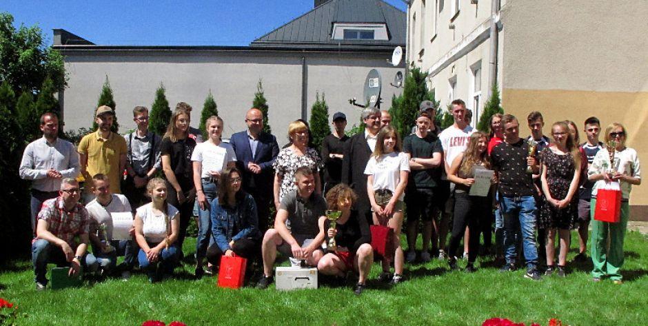 Uczestnicy i organizatorzy łukowskiej gry miejskiej. Fot. PGL