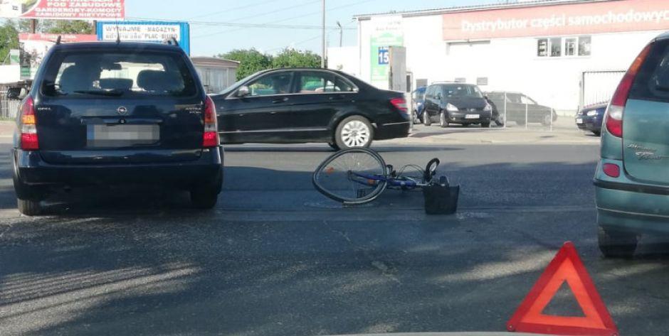 Rowerzystę karetka pogotowia zabrała do szpitala. Fot. Aga Król