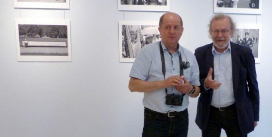 Wiesłąw Kaczmarek i Włodzimierz Krzemiński na wernisażu wystawy w Galerii Fotografii Fokus Miejskiego Ośrodka Kultury w Siedlcach, fot. Ana