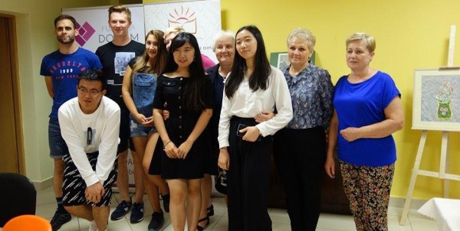 Międzynarodowa i międzypokoleniowa integracja w bibliotece - fot. s