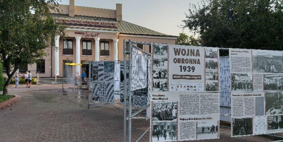 Wystawa przed Sokołowskim Ośrodkiem Kultury, fot. Ana
