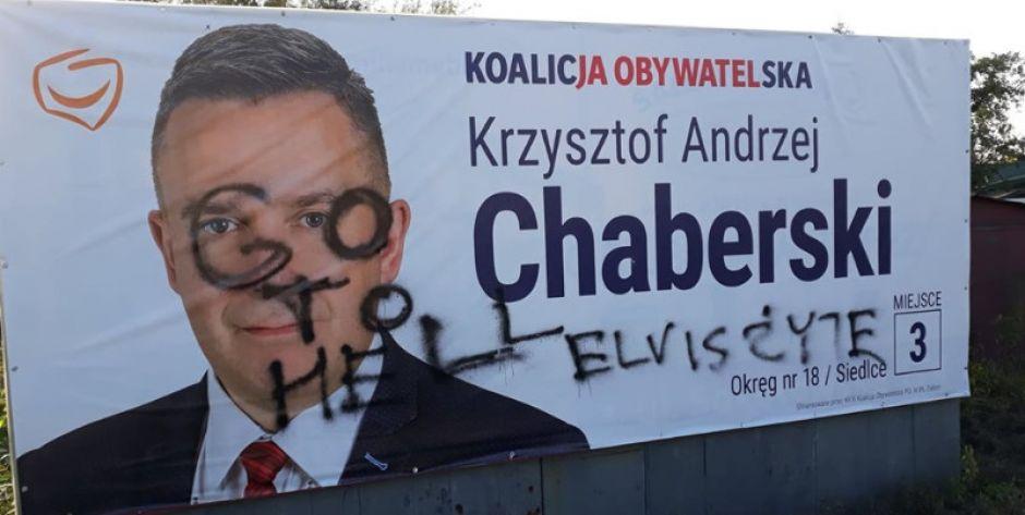 Zniszczone plakaty - fot. Arch.