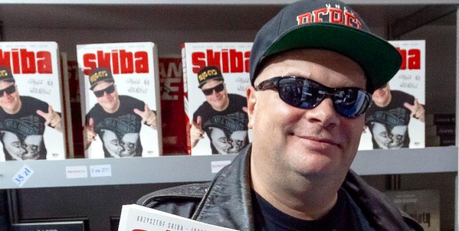 Krzysztof Skiba prezentuje swoją autobiograficzną książkę podczas jednej z imprez dla czytelników. Fot. Arch. pryw. - fot. Arch. pryw.