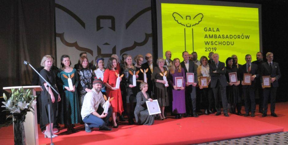 Pamiątkowa wspólna fotografiaAmbasadorów Wschodu i członków kapituły, fot. Ana