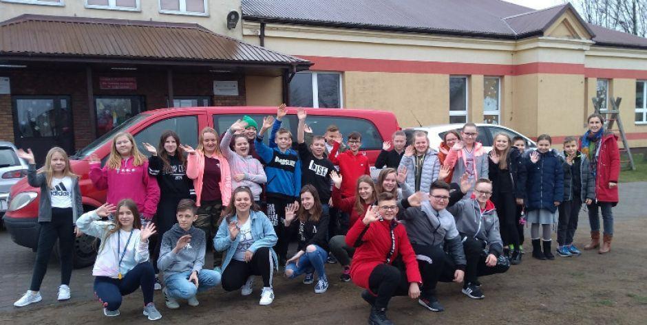 Dzieci i młodzież ze Szkoły Podstawowej w Jarczewie pozdrawiają dzieci z lubelskiego hospicjum