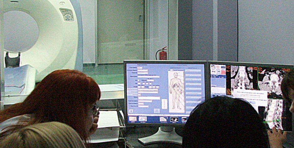 Ponad dziesięcioletni tomograf pracujący w łukowskim szpitalu, pozostawia wiele do życzenia. Fot. PGL