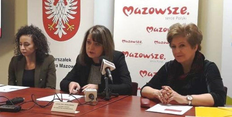 Od lewej: Magdalena Sałata, Janina Ewa Orzełowska, Elżbieta Lanc 
