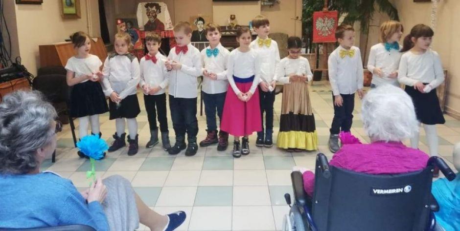 Przedstawienie dla seniorów - fot. d