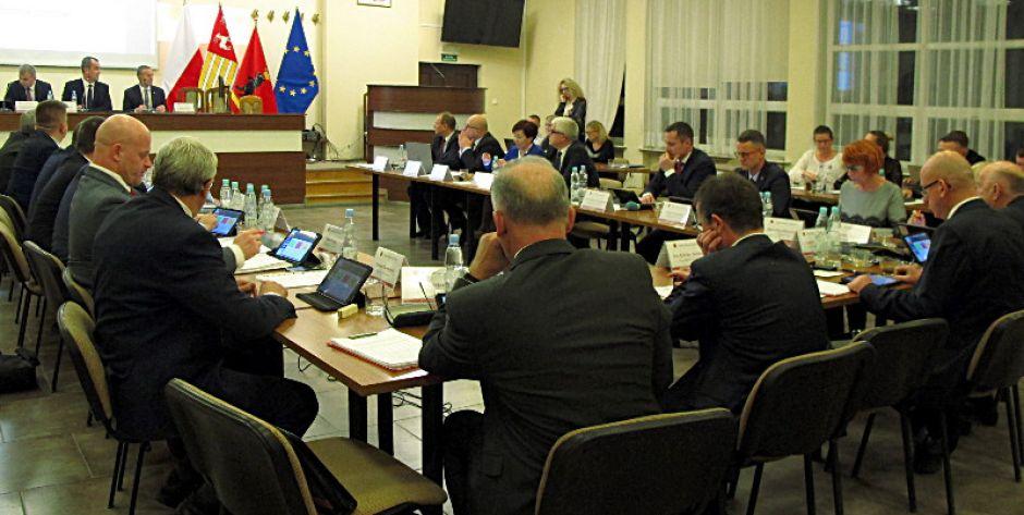 Tak obradowano dotychczas. Jak na sesję stawią się dziś łukowscy radni? Fot. PGL