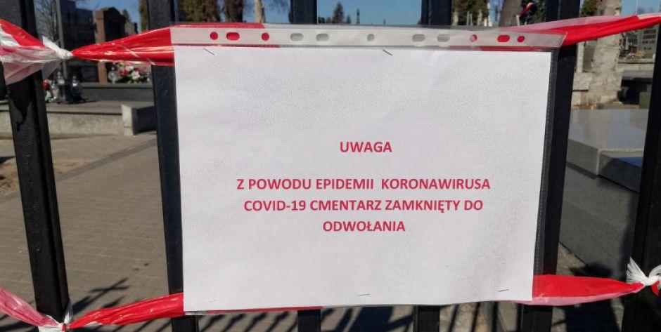 brama na cmentarz 