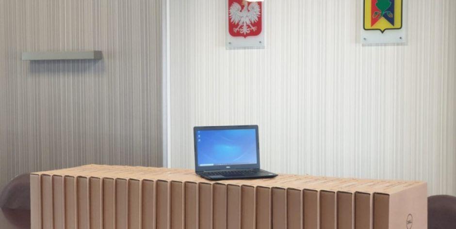 Laptopy dla szkół - fot. UM