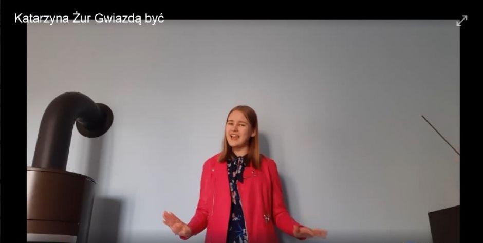 Kasia Żur, kadr z nagrania - fot. kadr z filmiku