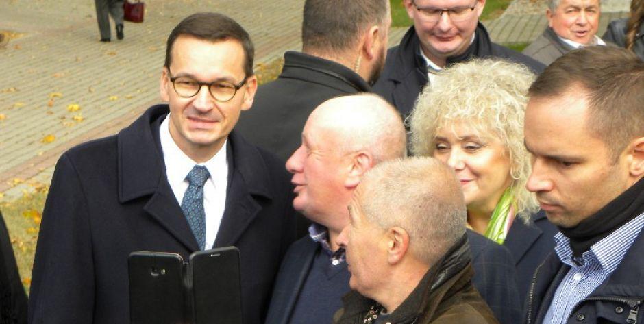 Mateusz Morawiecki podczas spotkanie z mieszkańcami Wierzbna w październiku 2019 roku fot. sej.