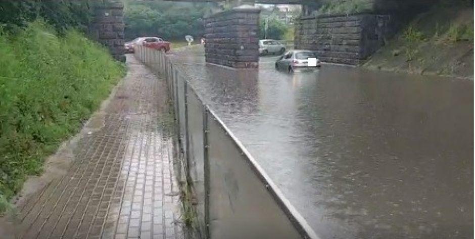 Zalany przejazd pod wiaduktem garwolińskim - fot. d