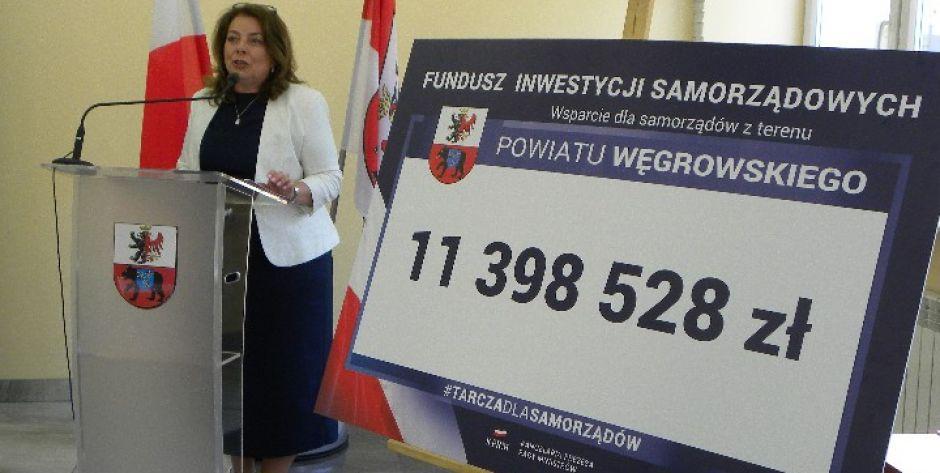 Na mównicy starosta węgrowska Ewa Besztak. fot. sej