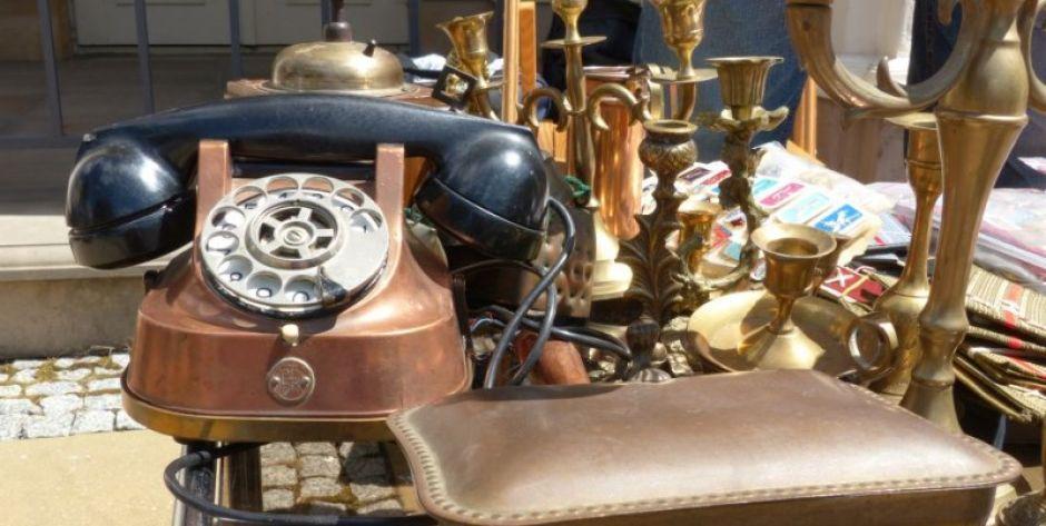 Stary telefon cieszył oczy oglądających tak samo jak stara biżuteria czy zegarki z dewizkami, fot. Ana