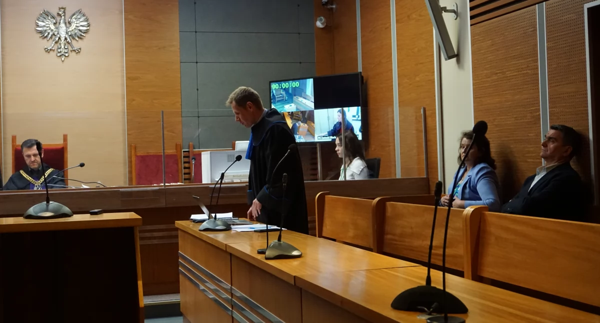 Mowę obrończą wygłasza mecenas Mateusz Woiński. fot. sej