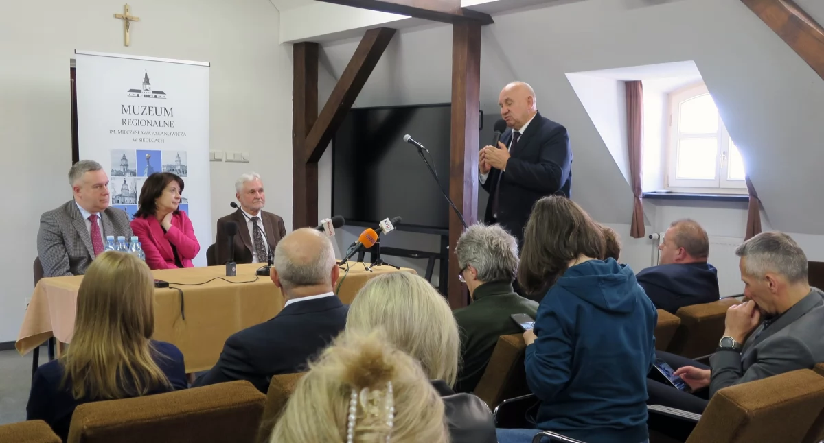 Konferencja poświęcona odbudowie Dworku w Iganiach fot. Muzeum Regionalne w Siedlcach