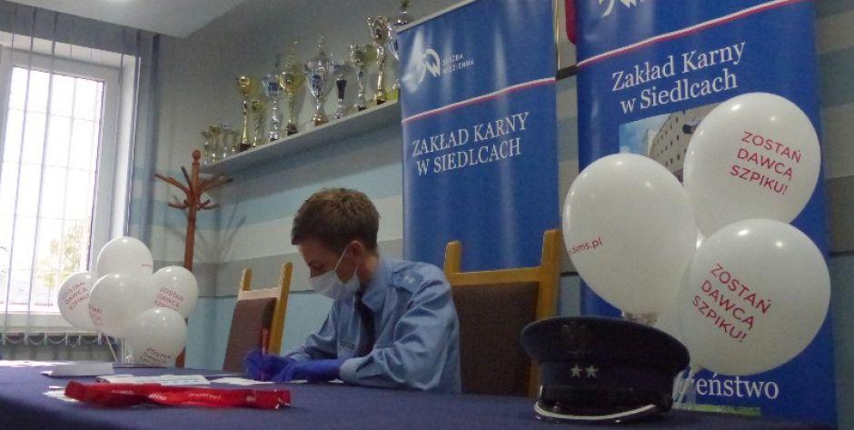 Funkcjonariusze ZK Siedlce zarejestrowali się jako dawcy szpiku, fot. Ana