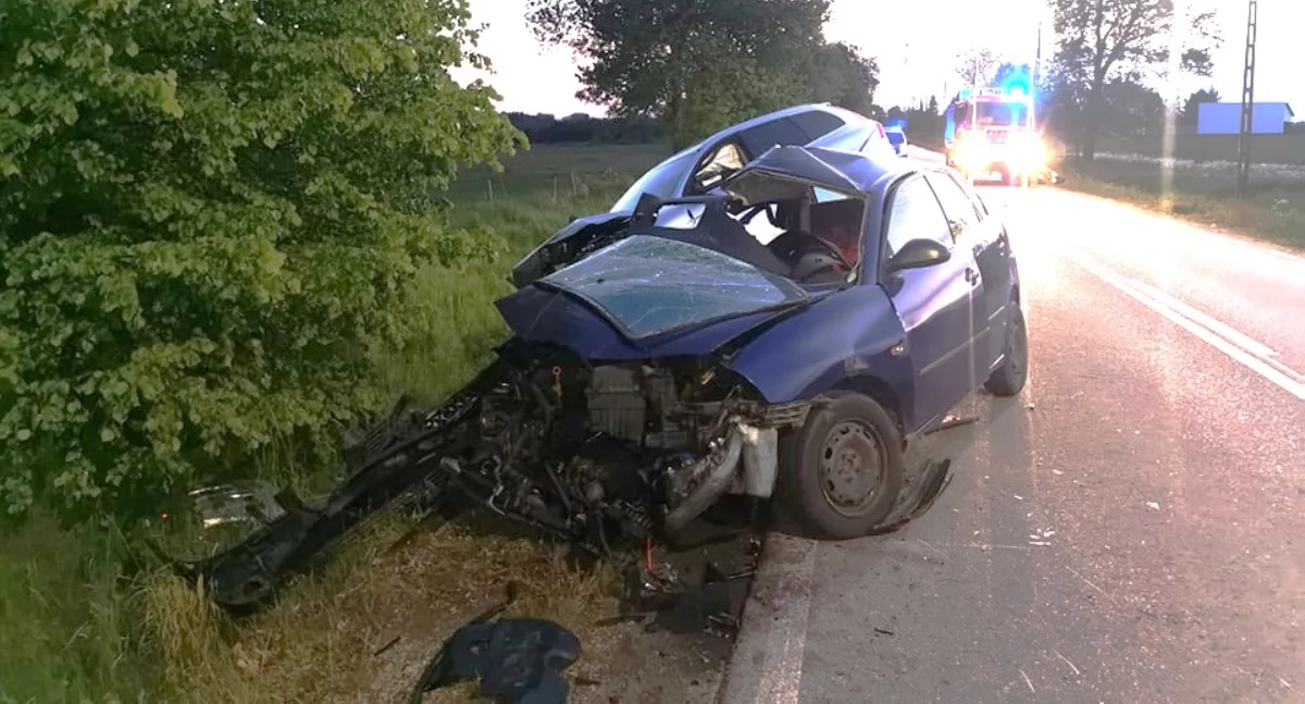 23-latka zderzyła się czołowo z kierującym volvo. Fot. KPP Łosice