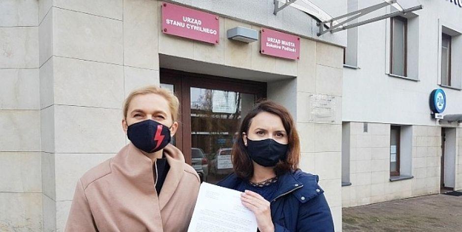 Posłanki przed magistratem - fot. K. Gasiuk-Pihowicz