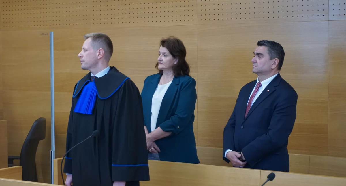 Burmistrz Łochowa i skarbnik gminy Łochów podczas ogłoszenia korzystnego dla nich wyroku.   fot. sej