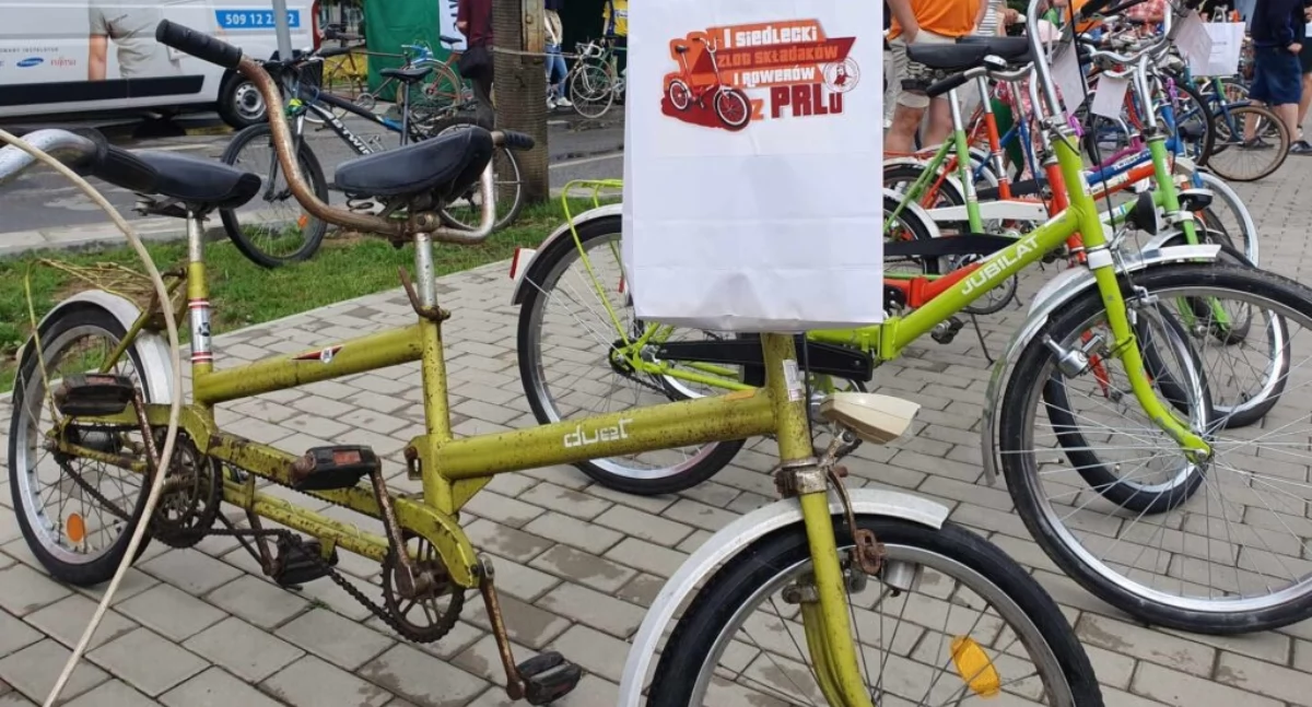 Pierwsza edycja Zlotu Składaków i Rowerów z PRL-u zgromadziła dużą grupę fanów starych jednośladów. Fot. Aga Król 