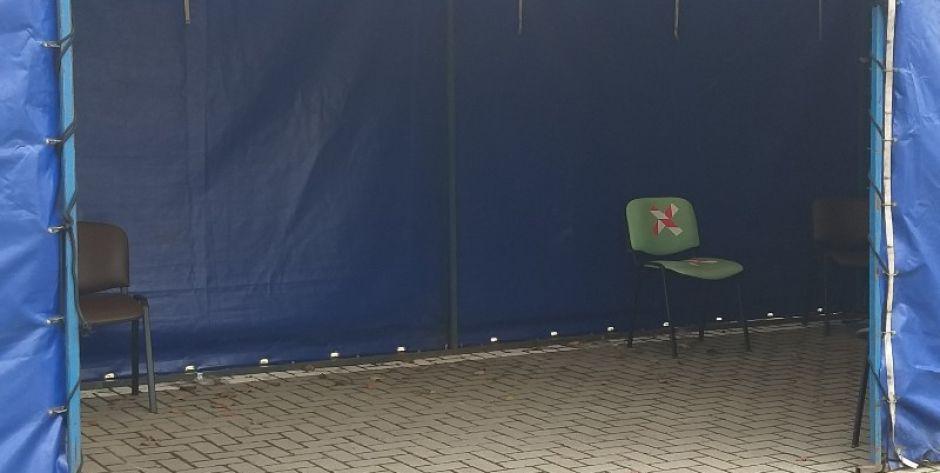 Namiot dla osób, oczekujących na test na koronawirusa w Siedlcach, fot. Ana
