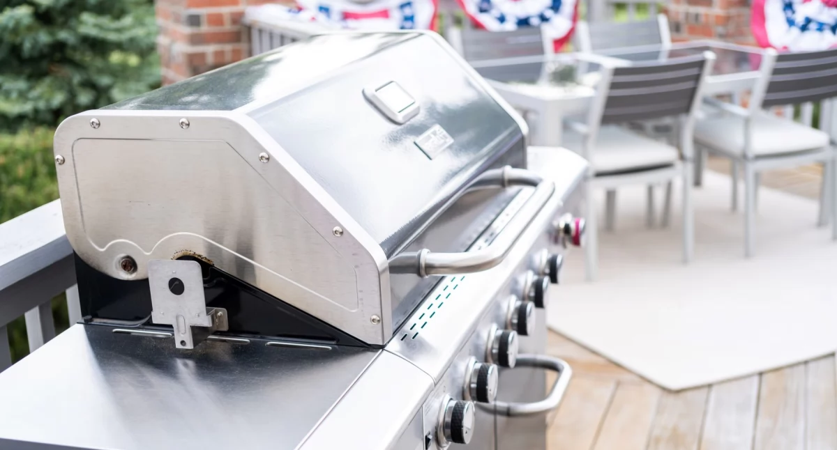 Promocja, podłączyć uruchomić grill gazowy kroku - zdjęcie, fotografia