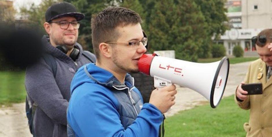 Paweł Wyrzykowski podczas protestu fot. pyt