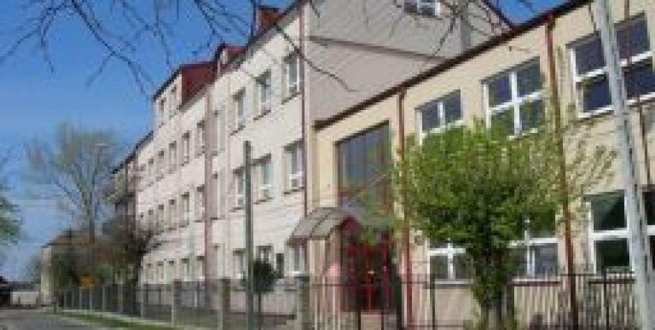 szkoła w Latowiczu - fot. arch